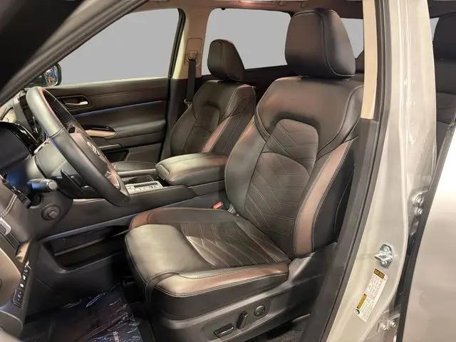 2025 Nissan Pathfinder Platinum FWD