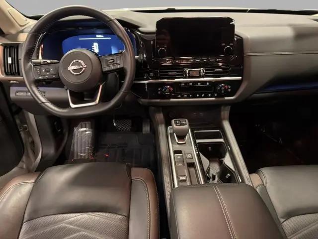 2025 Nissan Pathfinder Platinum FWD