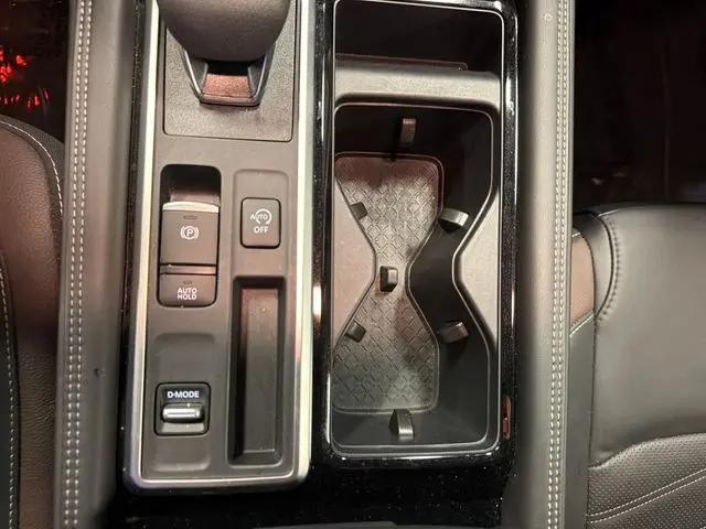 2025 Nissan Pathfinder Platinum FWD