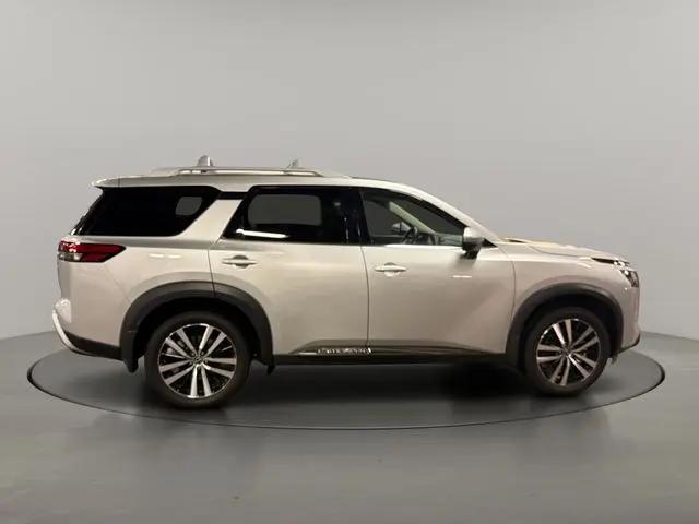2025 Nissan Pathfinder Platinum FWD