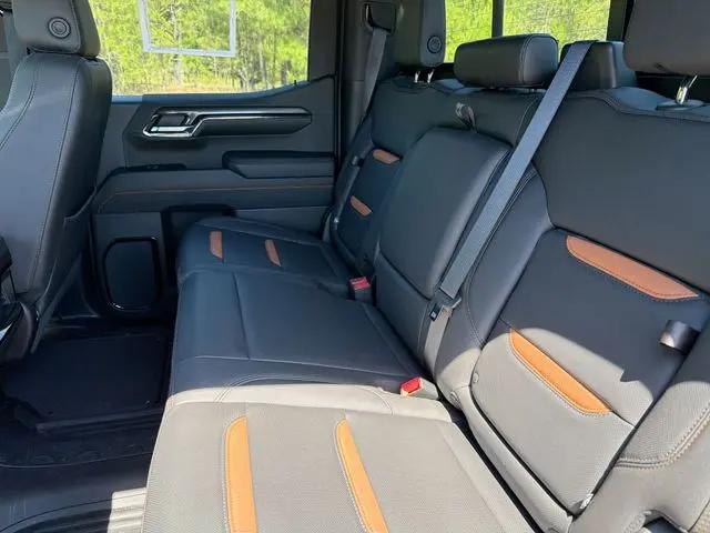 2024 GMC Sierra 1500 4WD Crew Cab Short Box AT4