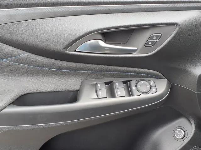 2026 Buick NV Sport Touring FWD