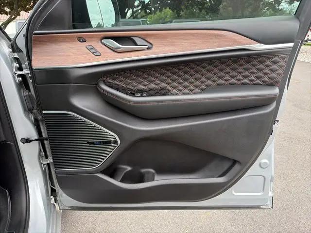2023 Jeep Grand Cherokee L Summit 4x4