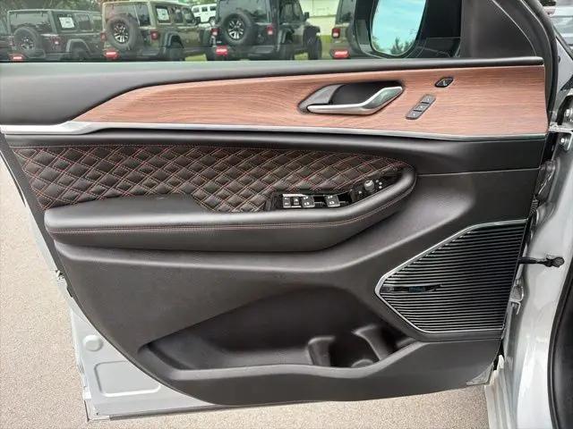 2023 Jeep Grand Cherokee L Summit 4x4