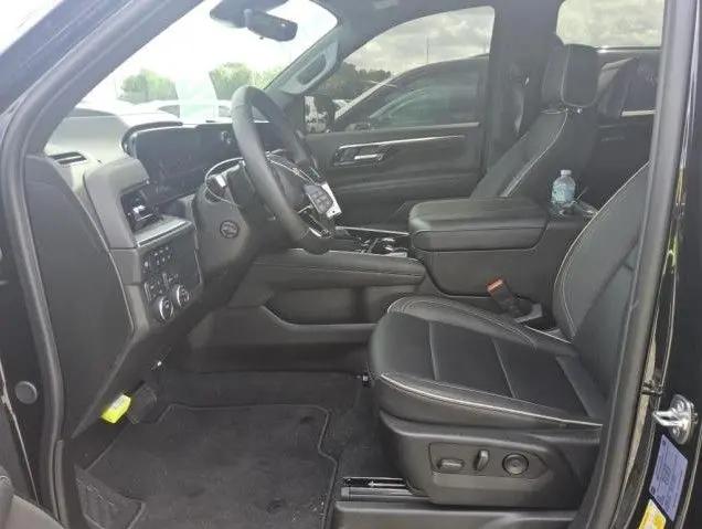 2025 Chevrolet Suburban 4WD Premier