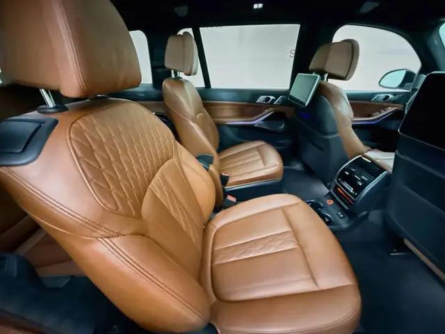 2020 BMW X7 M50i