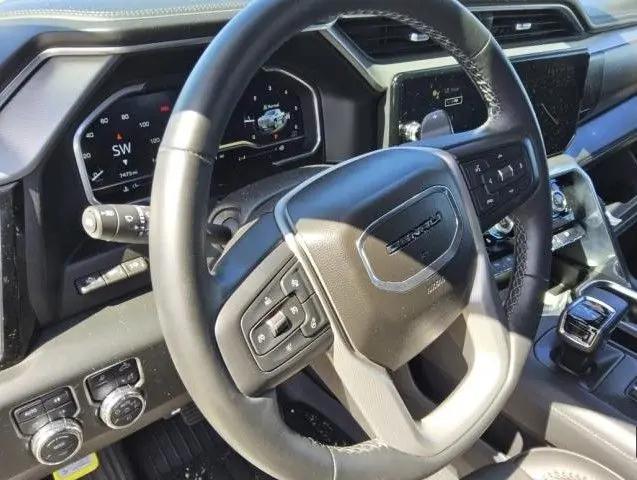 2023 GMC Sierra 1500 4WD Crew Cab Short Box Denali