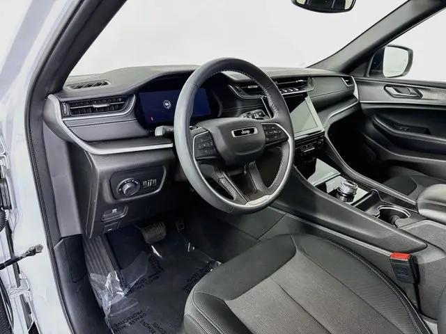 2024 Jeep Grand Cherokee L Laredo 4x4