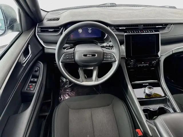 2024 Jeep Grand Cherokee L Laredo 4x4
