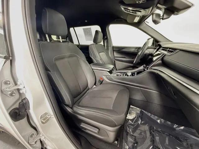 2024 Jeep Grand Cherokee L Laredo 4x4