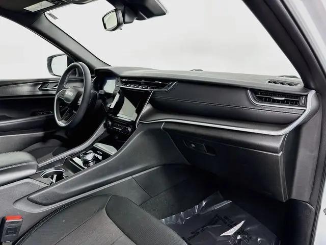 2024 Jeep Grand Cherokee L Laredo 4x4