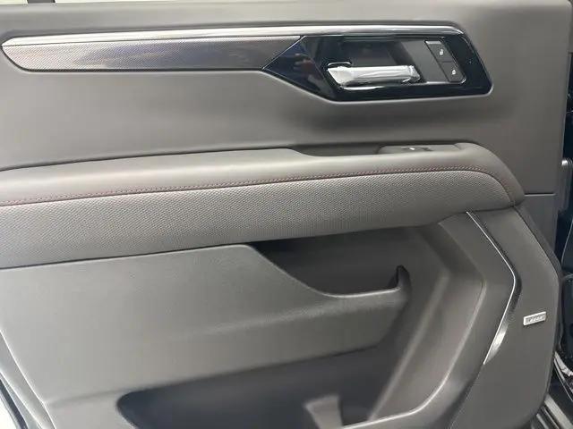 2026 Chevrolet Suburban RST, 4WD