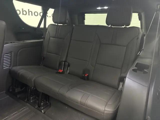 2026 Chevrolet Suburban RST, 4WD