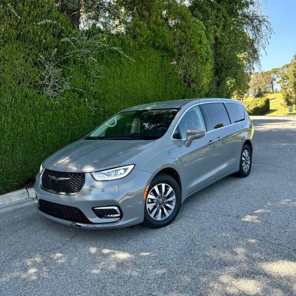 2022 Chrysler Pacifica Hybrid Touring L for sale in Glendale, CA