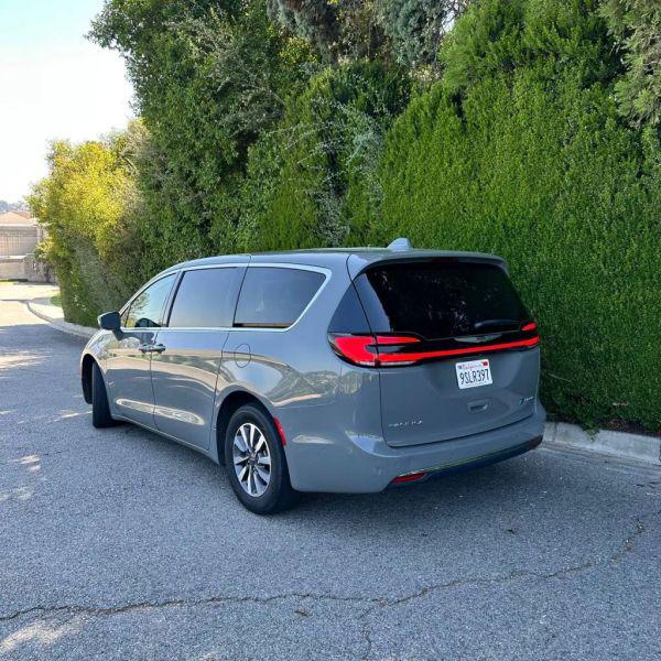 2022 Chrysler Pacifica Hybrid Touring L