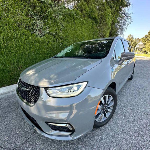 2022 Chrysler Pacifica Hybrid Touring L