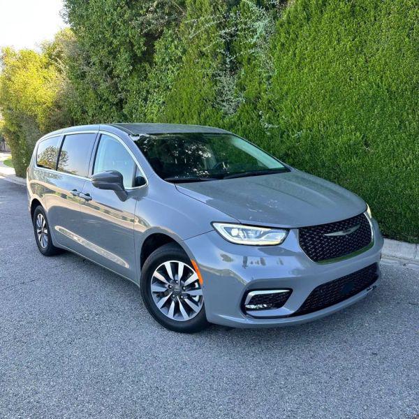 2022 Chrysler Pacifica Hybrid Touring L
