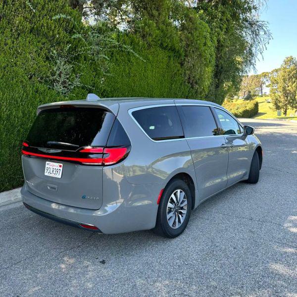 2022 Chrysler Pacifica Hybrid Touring L
