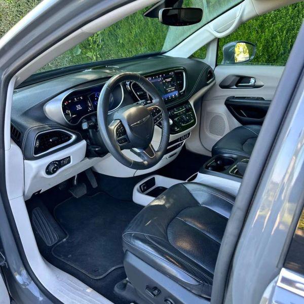 2022 Chrysler Pacifica Hybrid Touring L