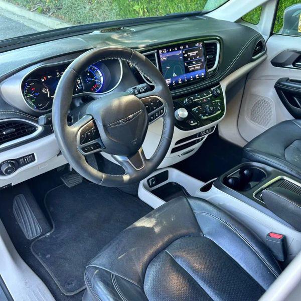2022 Chrysler Pacifica Hybrid Touring L