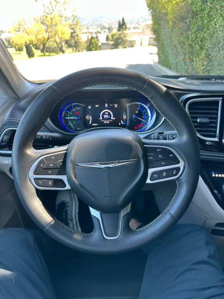 2022 Chrysler Pacifica Hybrid Touring L