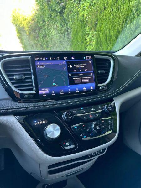 2022 Chrysler Pacifica Hybrid Touring L