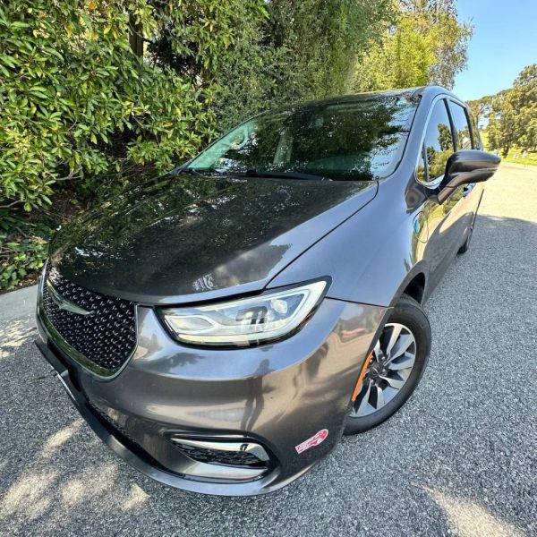 2022 Chrysler Pacifica Hybrid Touring L