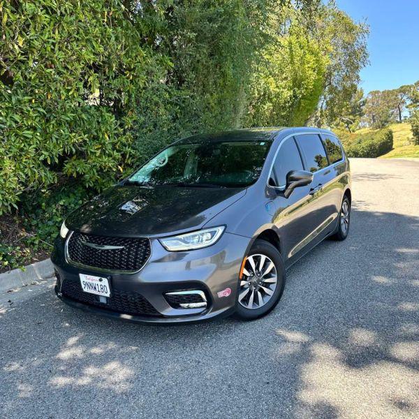 2022 Chrysler Pacifica Hybrid Touring L for sale in Glendale, CA
