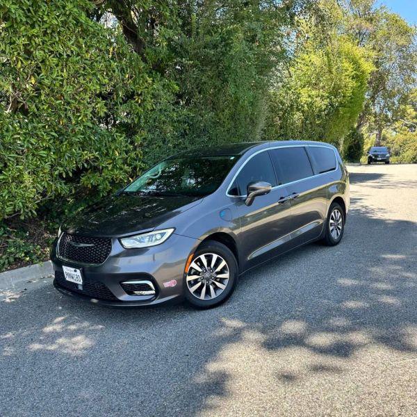 2022 Chrysler Pacifica Hybrid Touring L