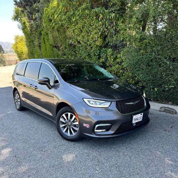 2022 Chrysler Pacifica Hybrid Touring L