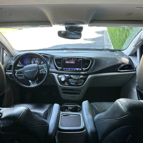 2022 Chrysler Pacifica Hybrid Touring L