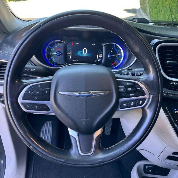 2022 Chrysler Pacifica Hybrid Touring L