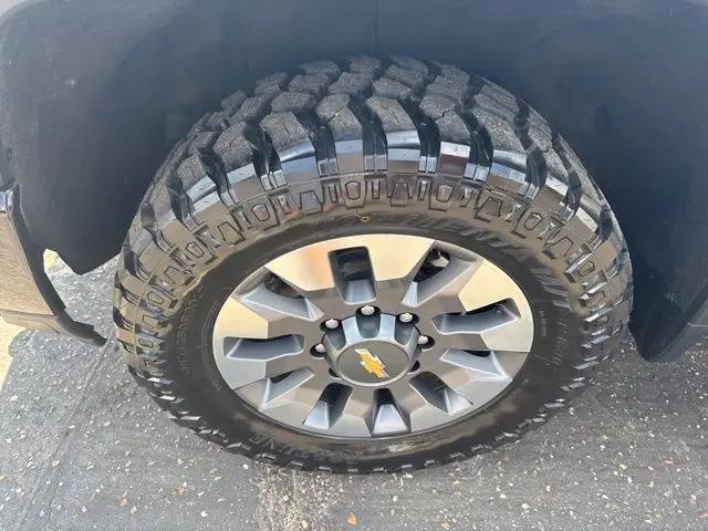2024 Chevrolet Silverado 2500HD 4WD Crew Cab Standard Bed Custom