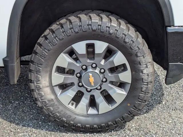 2024 Chevrolet Silverado 2500HD 4WD Crew Cab Standard Bed Custom