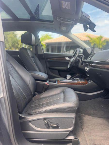 2020 Audi Q5 Titanium Premium 45 TFSI quattro S tronic