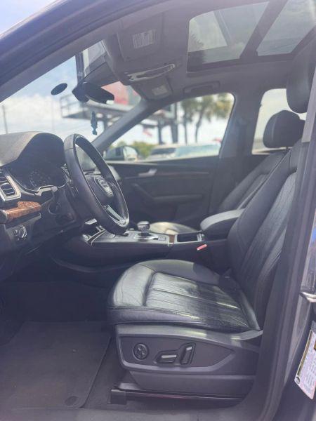 2020 Audi Q5 Titanium Premium 45 TFSI quattro S tronic
