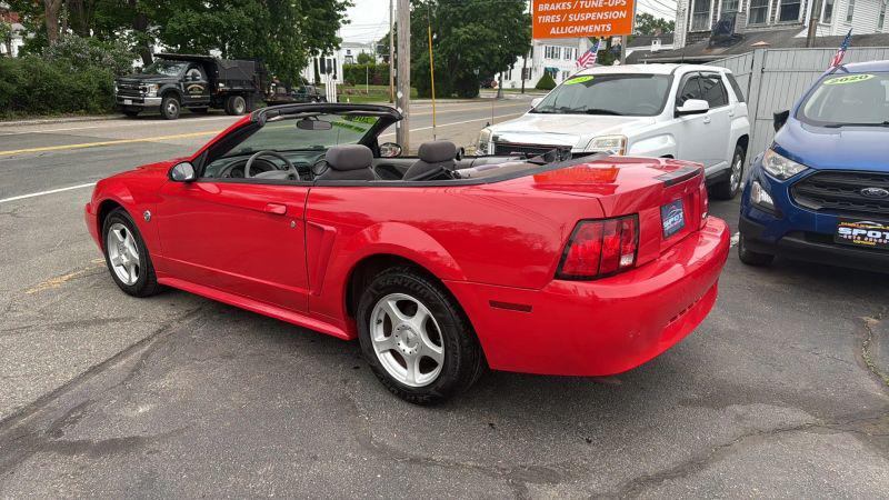 2004 Ford Mustang Deluxe