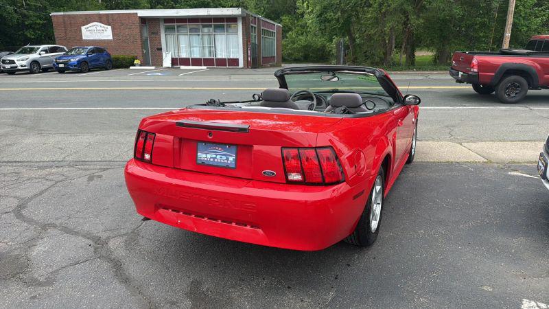 2004 Ford Mustang Deluxe