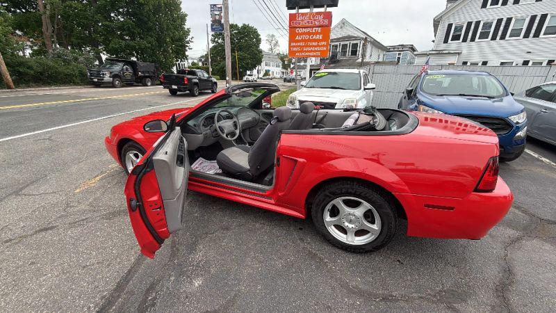 2004 Ford Mustang Deluxe