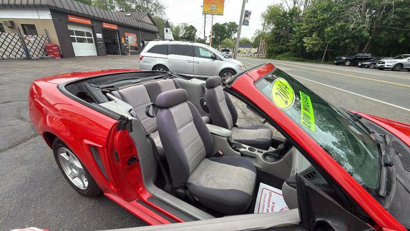 2004 Ford Mustang Deluxe