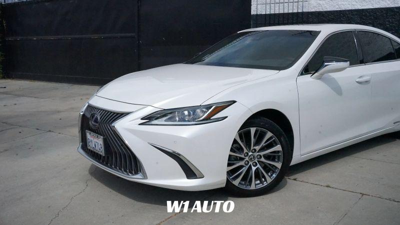 2021 Lexus ES 300h 300h