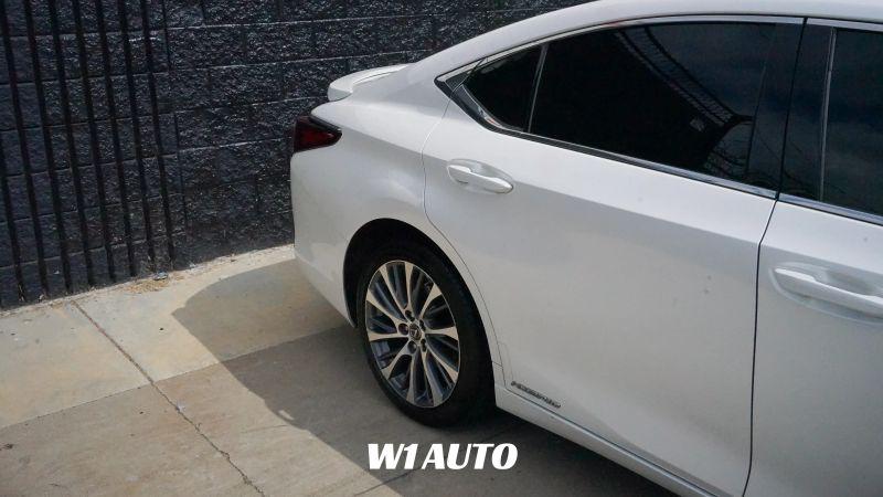 2021 Lexus ES 300h 300h