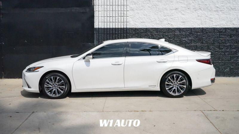2021 Lexus ES 300h 300h