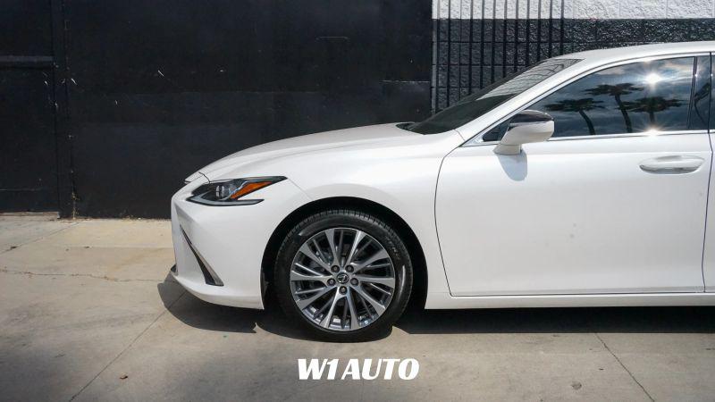 2021 Lexus ES 300h 300h