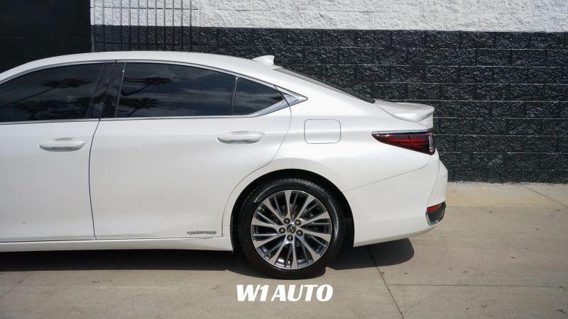 2021 Lexus ES 300h 300h