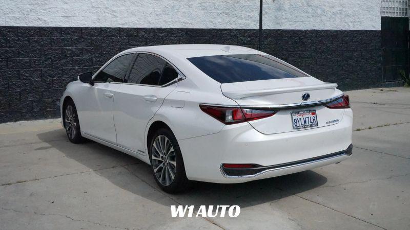 2021 Lexus ES 300h 300h