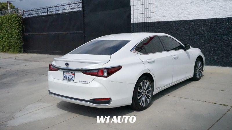 2021 Lexus ES 300h 300h