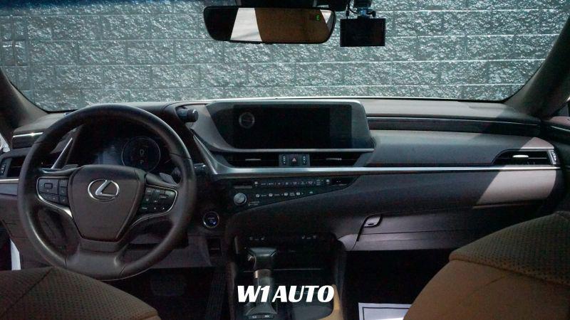 2021 Lexus ES 300h 300h