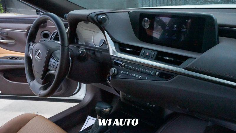 2021 Lexus ES 300h 300h