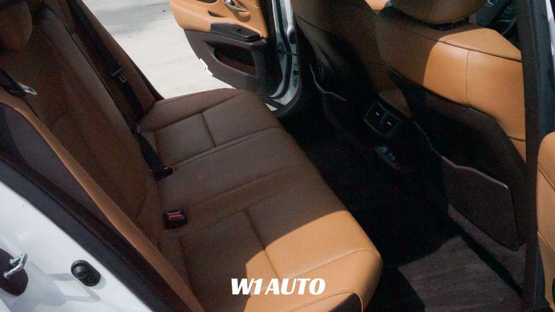 2021 Lexus ES 300h 300h